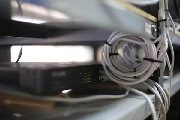 Organized cabling around recovery equipment